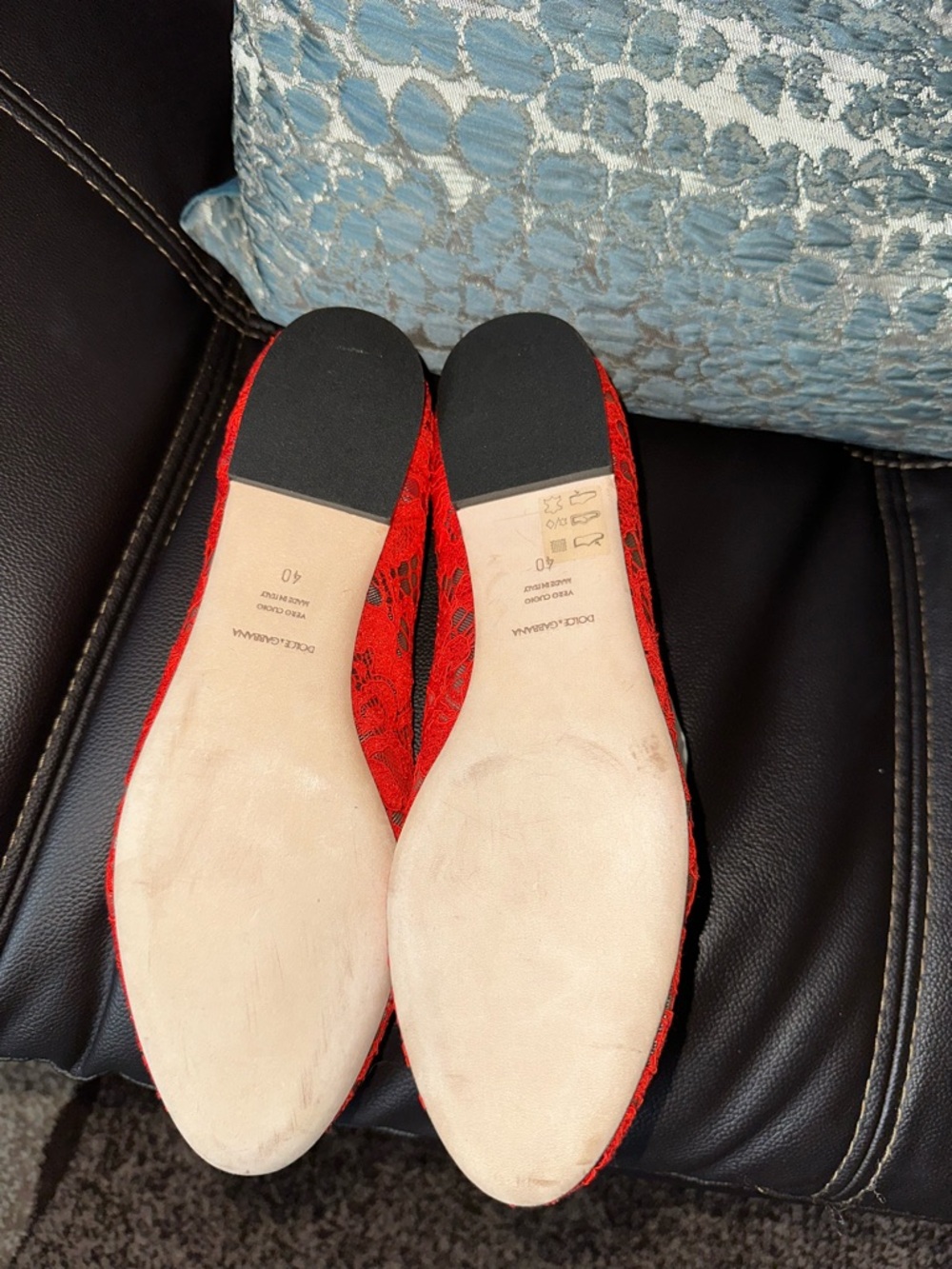 New!!Dolce and Gavbaba Embellished Red Lace Women's Flats Sz 40 - Picture 4 of 5
